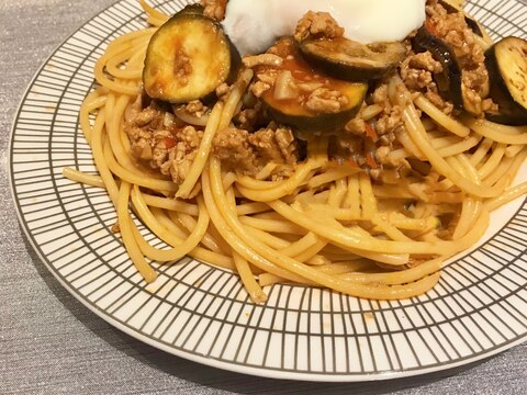 簡単＊茄子とひき肉のピリ辛ボロネーゼ風パスタ